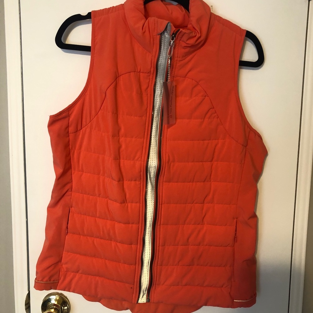 Medium puffer vest, active wear, papaya color
